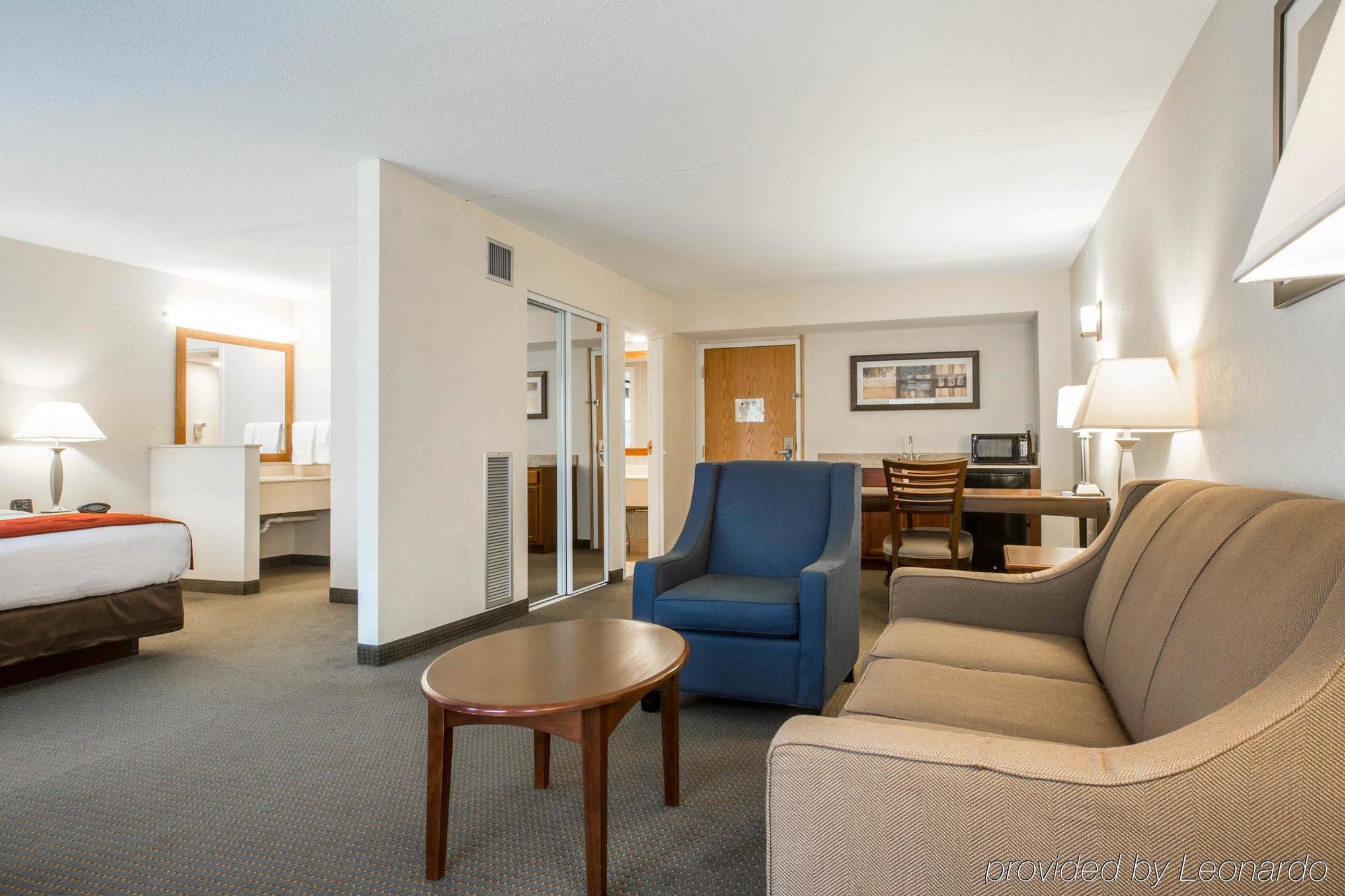 Comfort Suites South Burlington Near University Екстер'єр фото