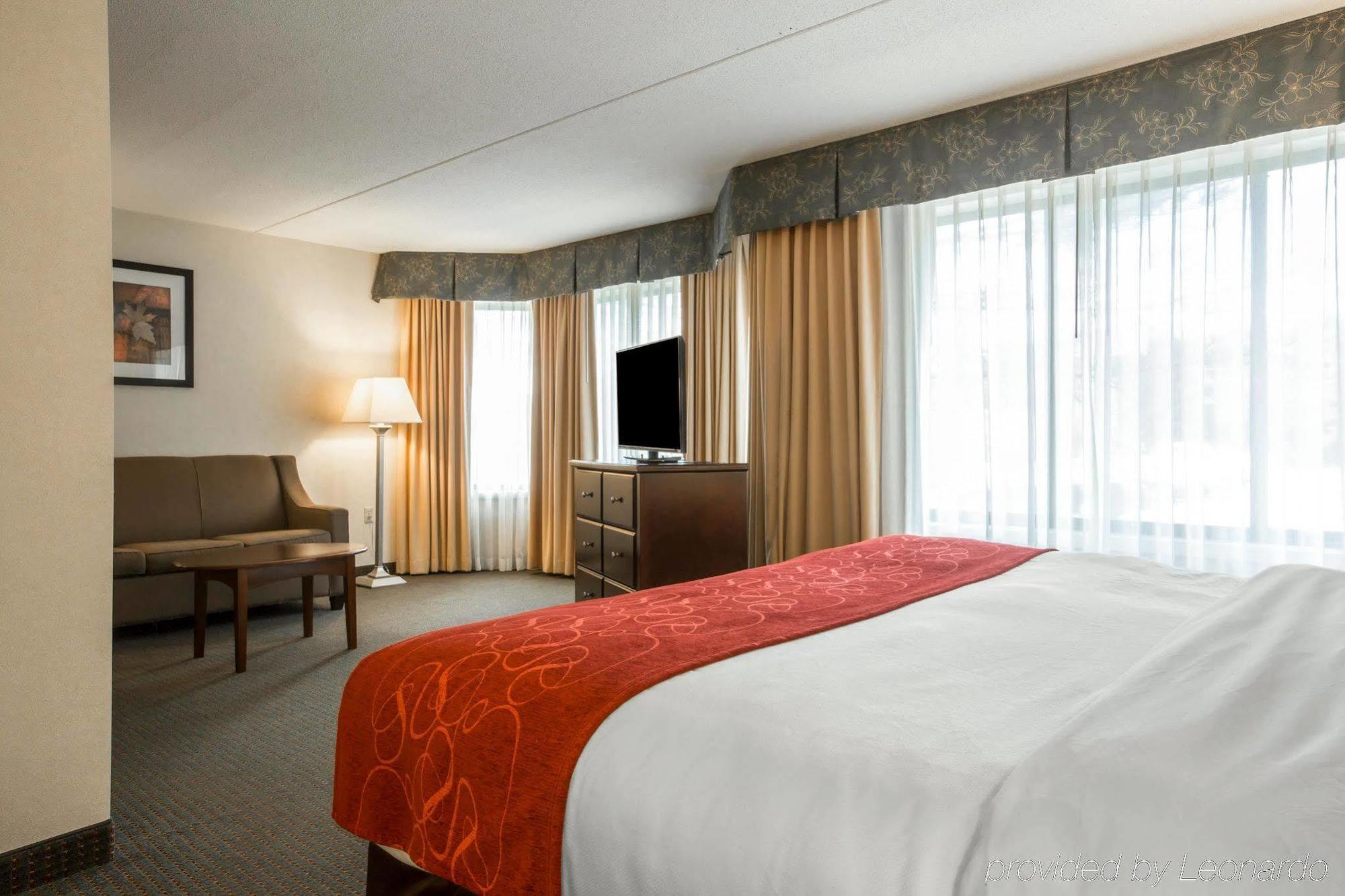 Comfort Suites South Burlington Near University Екстер'єр фото