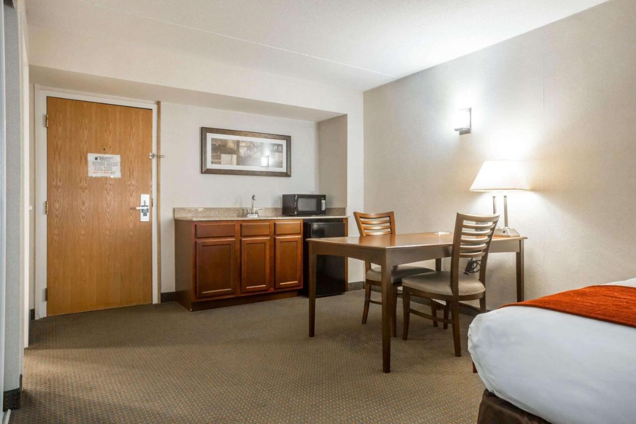Comfort Suites South Burlington Near University Екстер'єр фото