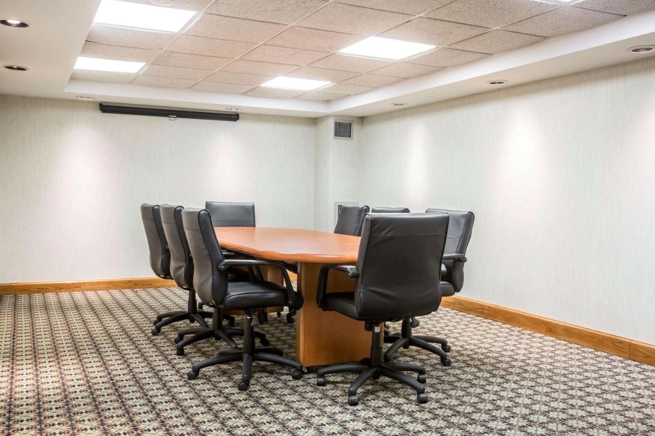 Comfort Suites South Burlington Near University Екстер'єр фото