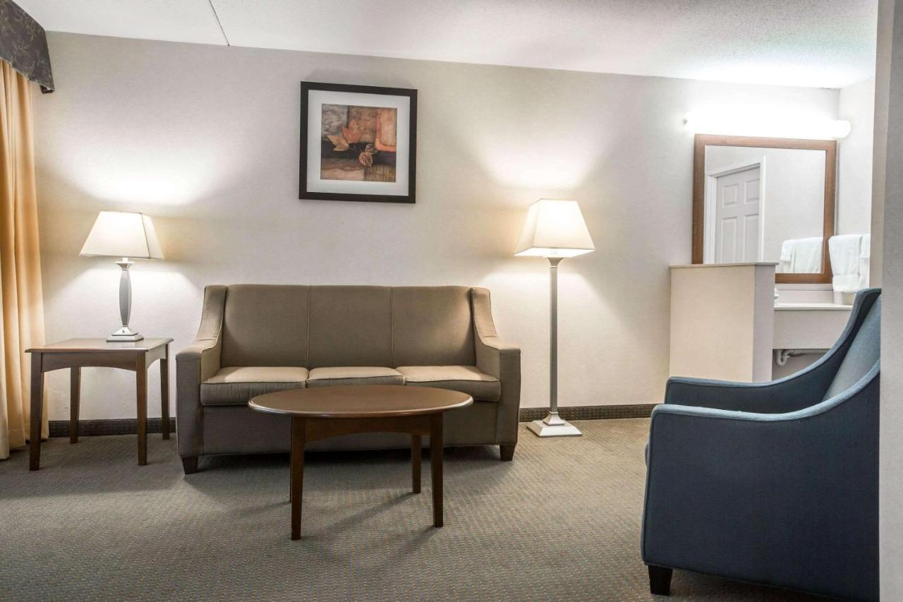 Comfort Suites South Burlington Near University Екстер'єр фото