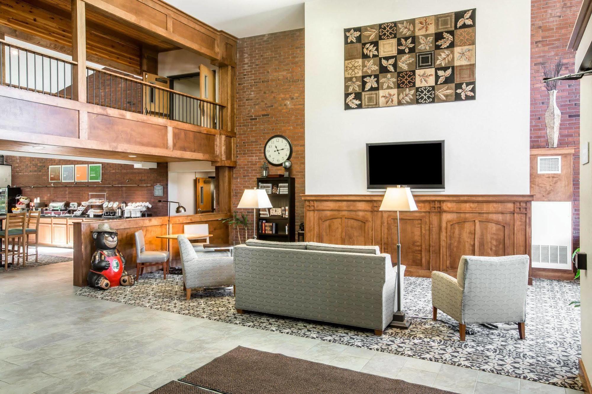 Comfort Suites South Burlington Near University Екстер'єр фото